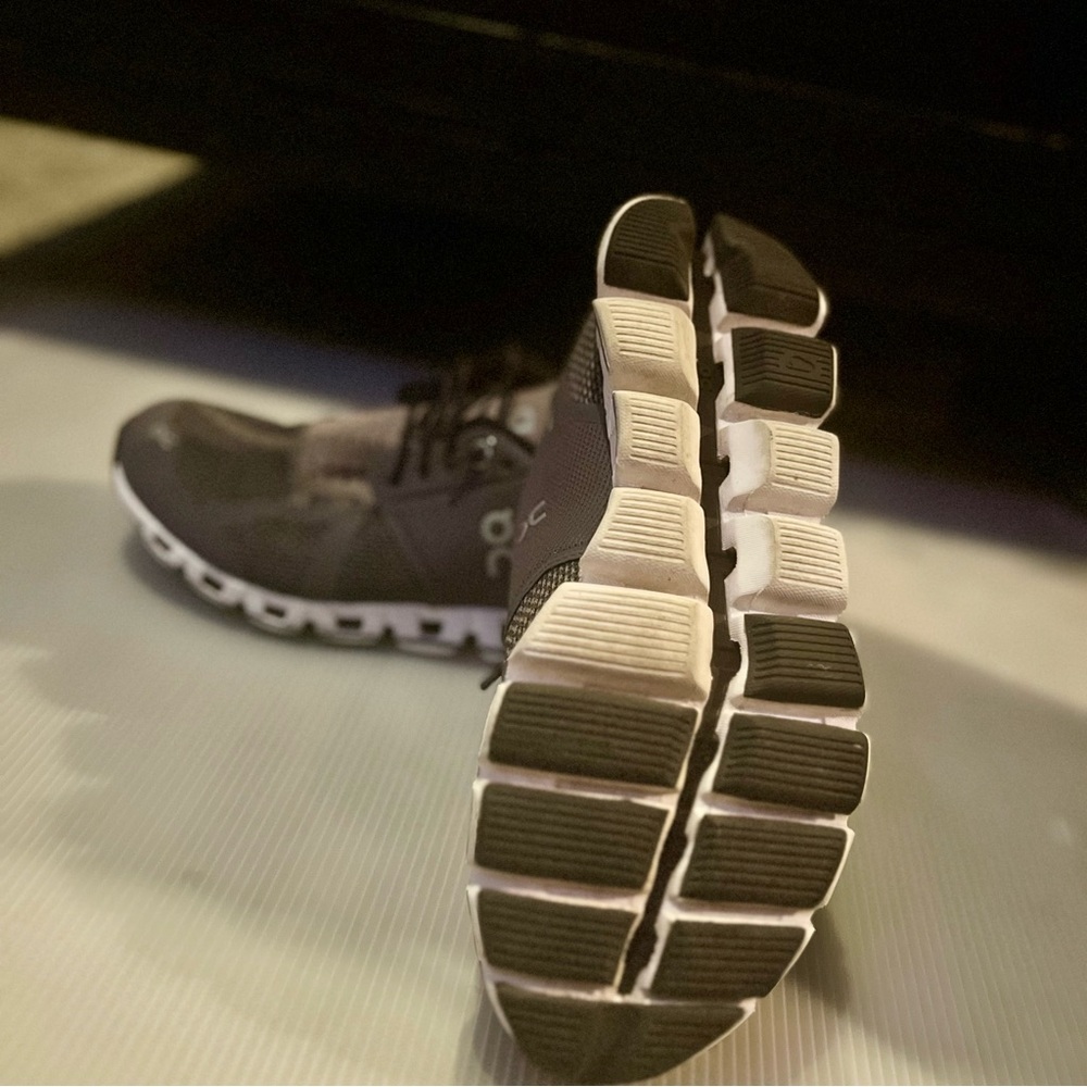 On clouds Women’s Gray Athletic Shoes - Picture 3 of 3